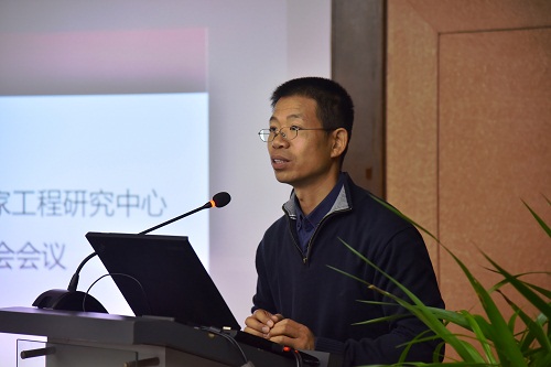 計算機所所長、中心主任郭宗明做研究中心的總體工作匯報.jpg